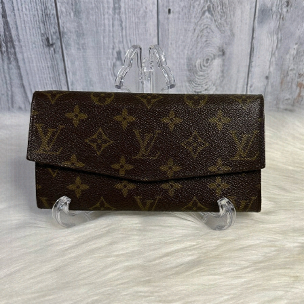 LOUIS VUITTON long zip wallet in monogram